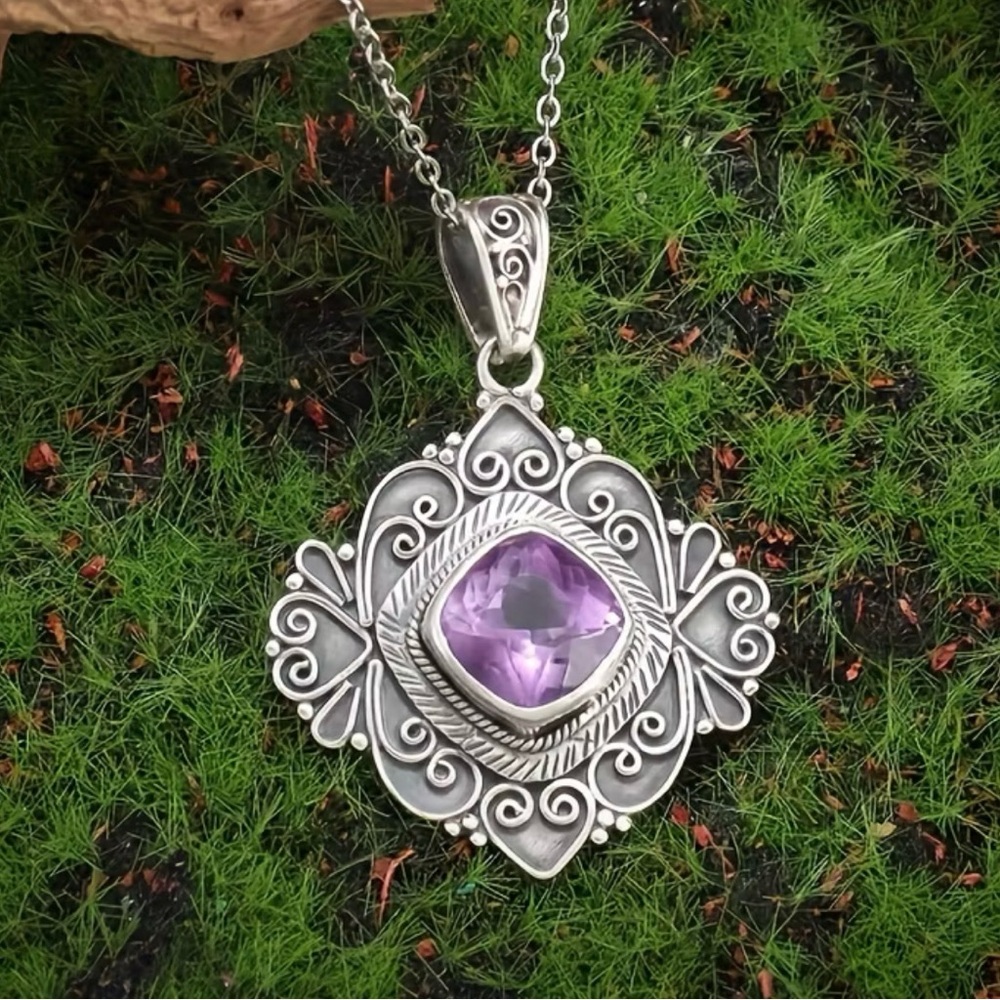 NWOT - Ornate Silver and Purple Pendant Necklace